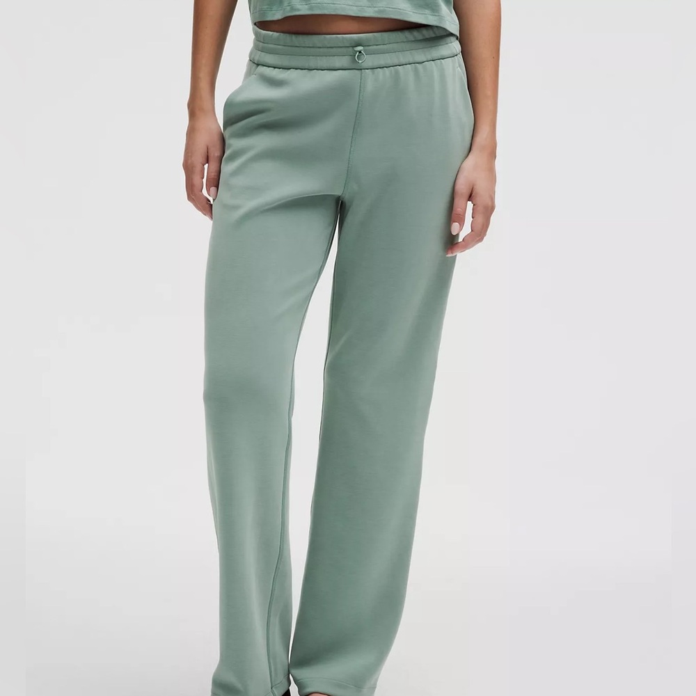 Softstreme High-Rise Pant
Regular
